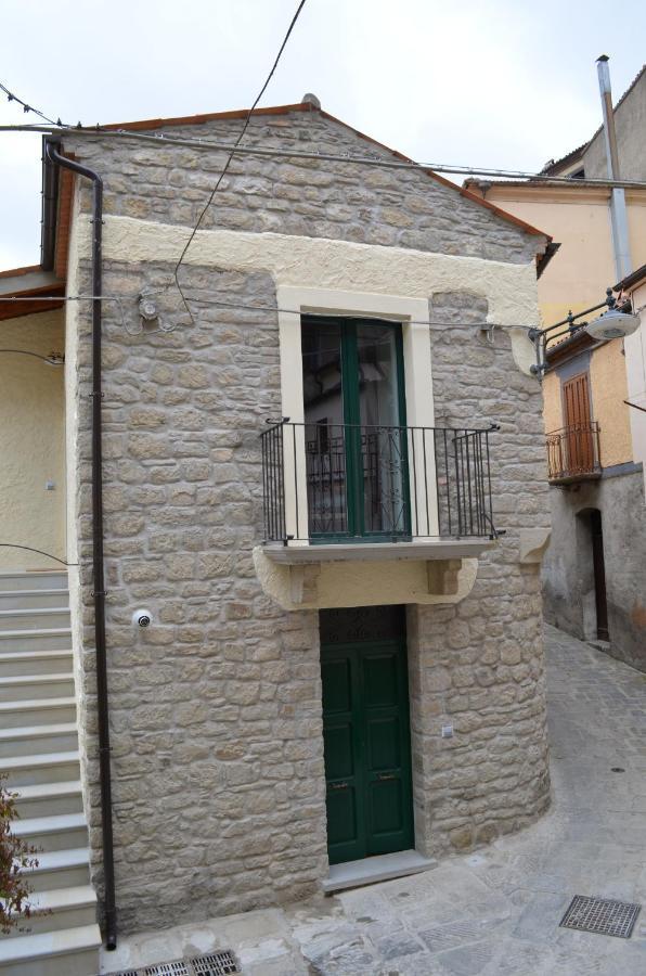 B&B La Casa Di Giulietta Castelmezzano Buitenkant foto