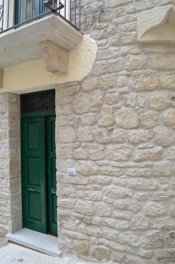 B&B La Casa Di Giulietta Castelmezzano Buitenkant foto