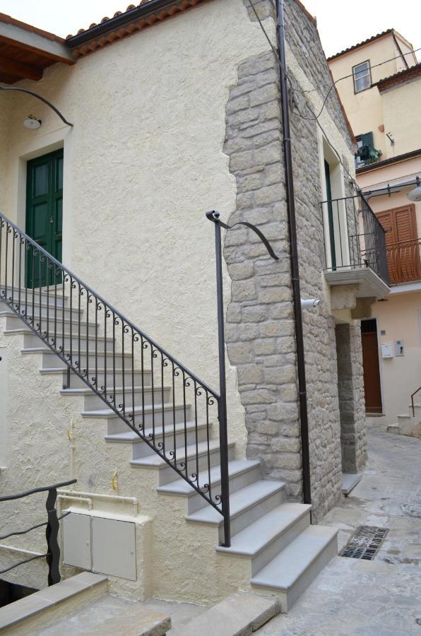 B&B La Casa Di Giulietta Castelmezzano Buitenkant foto