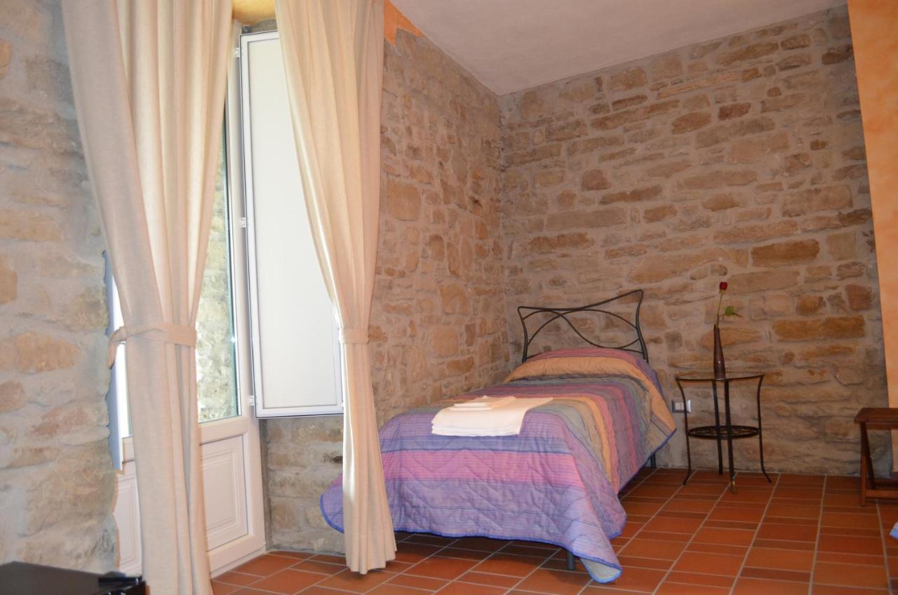 B&B La Casa Di Giulietta Castelmezzano Buitenkant foto